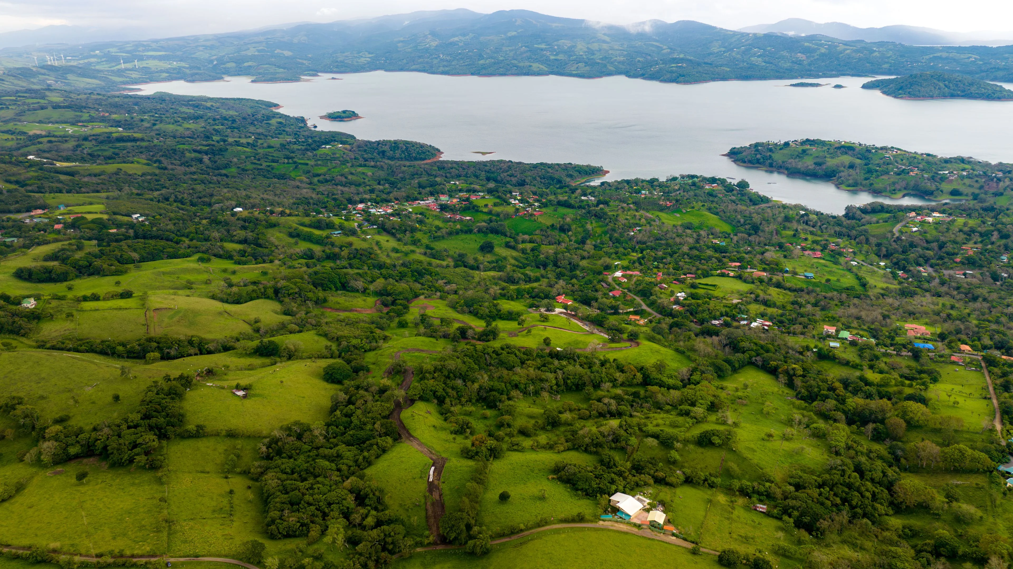El Roble Lake View – Exclusive Residential Development photo 1