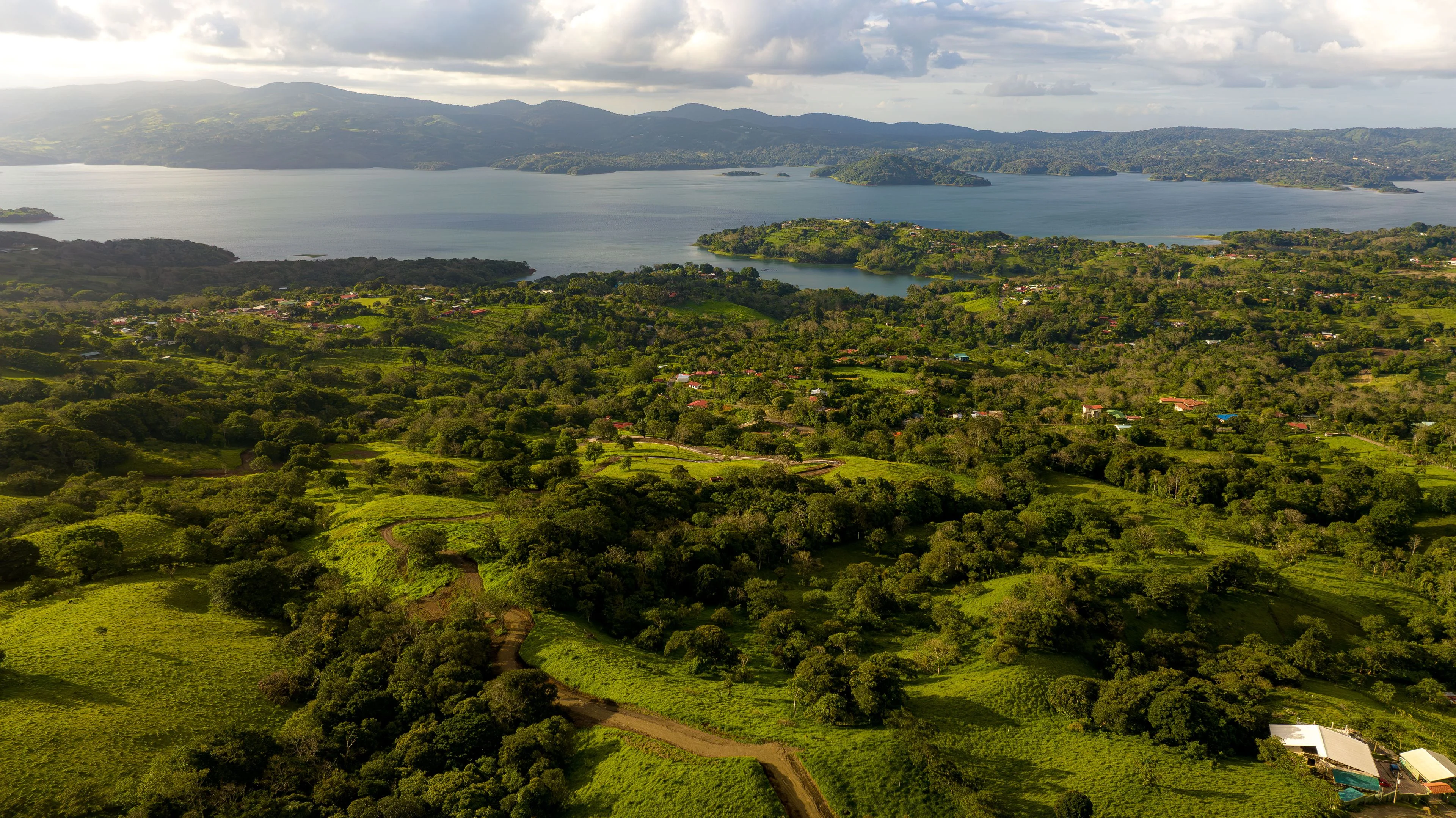 El Roble Lake View – Exclusive Residential Development photo 4