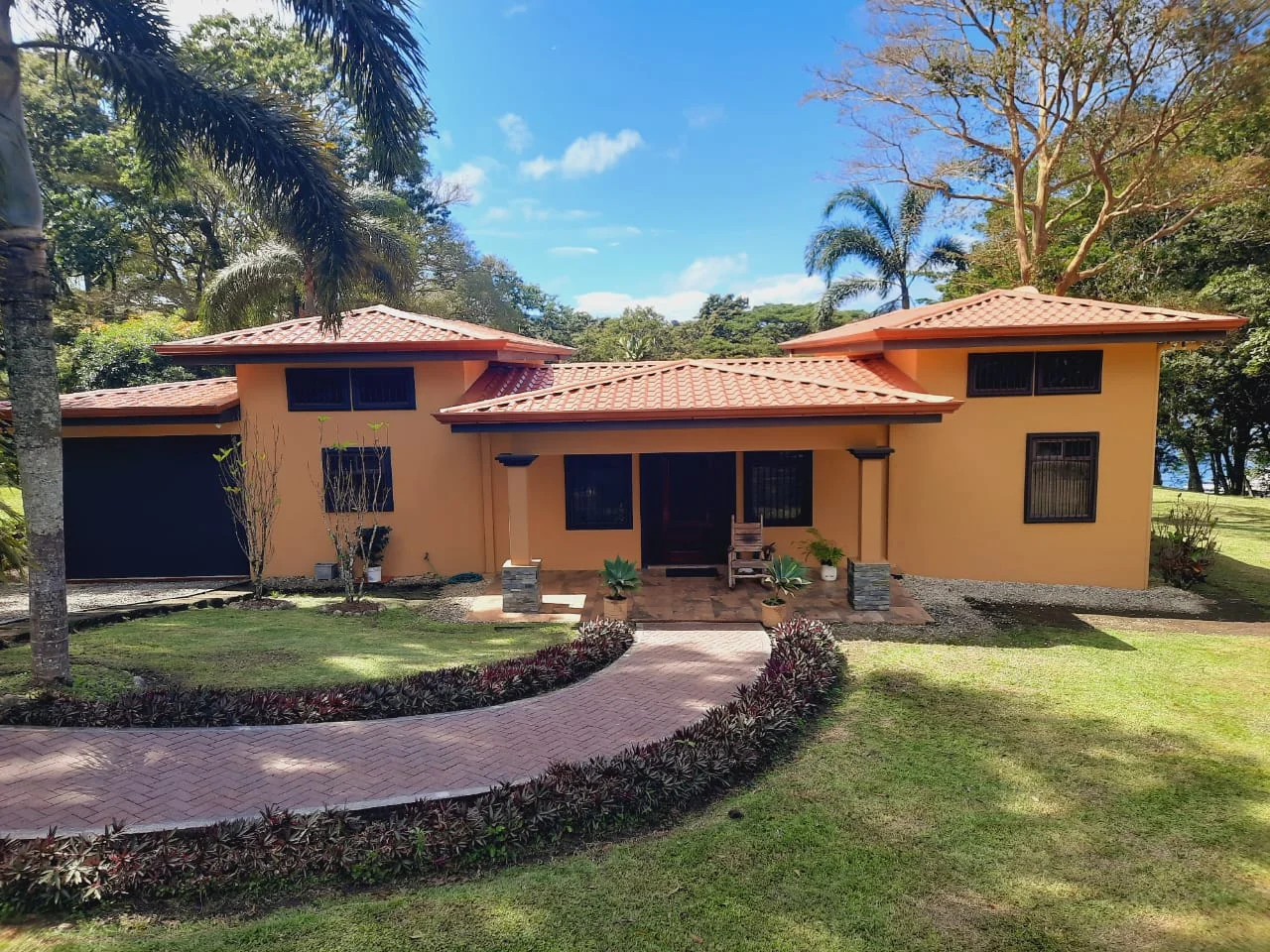 Lakefront Home with Pool, Guest House & Direct Access to Lake Arenal photo 3