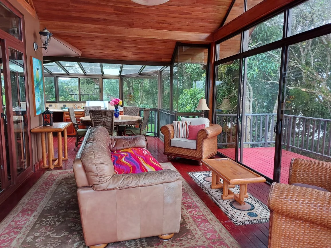 Beautiful Furnished 3BD/4BA Lake View Home with Pool +Guest House photo 2