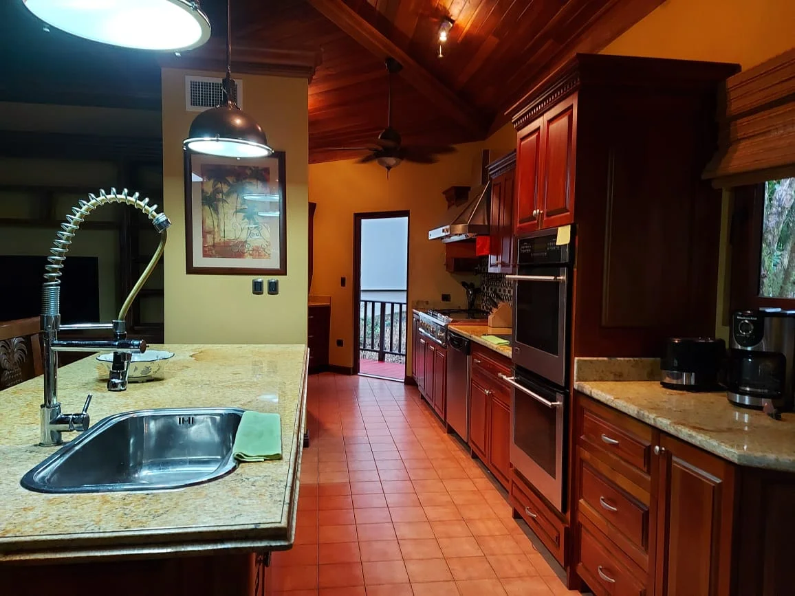 Beautiful Furnished 3BD/4BA Lake View Home with Pool +Guest House photo 5
