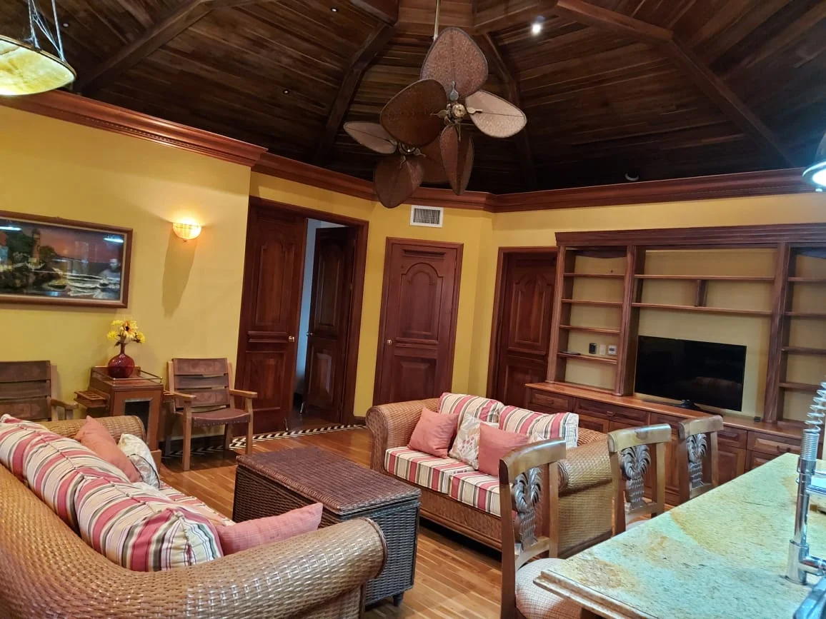Beautiful Furnished 3BD/4BA Lake View Home with Pool +Guest House photo 3