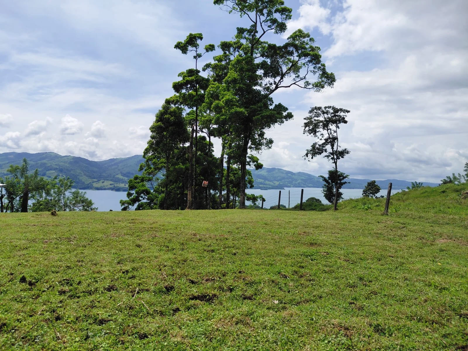 Scenic Lake View Lot 5,392 m² (1.33 acres) in Nuevo Arenal