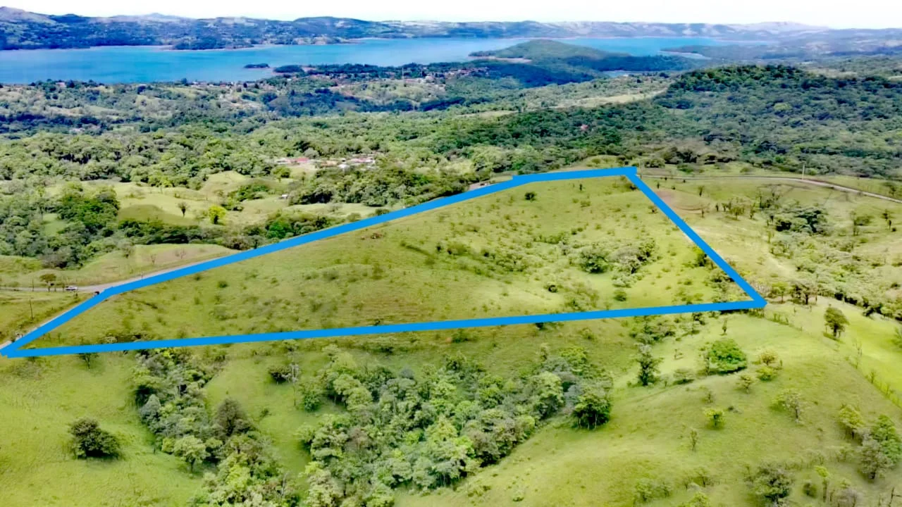 14.64-Acre Lake, Volcano & Mountain View Property with Well – Arenal Region photo 5