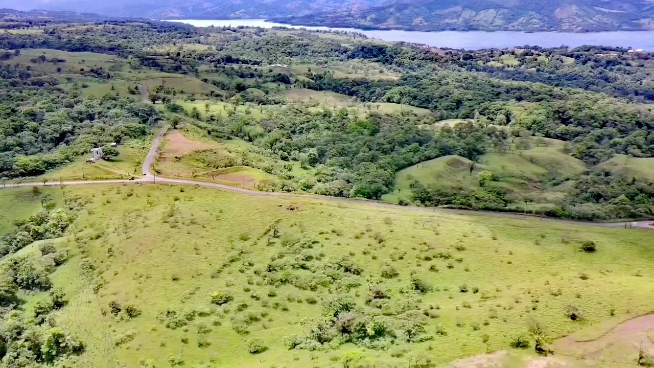 14.64-Acre Lake, Volcano & Mountain View Property with Well – Arenal Region photo 1