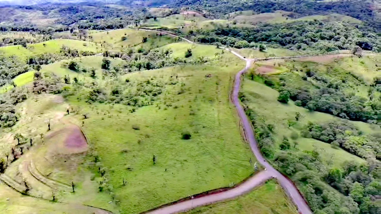 14.64-Acre Lake, Volcano & Mountain View Property with Well – Arenal Region photo 2