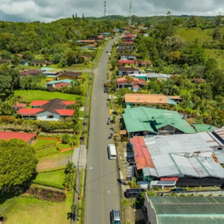 Commercial Building with Restaurant, Souvenir Shop & Apartments in Nuevo Arenal  photo 3
