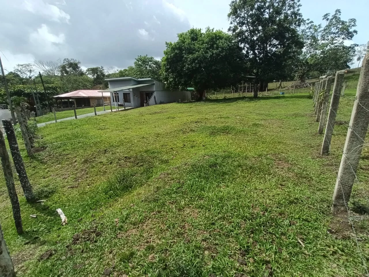 Prime Flat Lot in Barrio La Esperanza, Tronadora – 830 m² Ready to Build photo 4