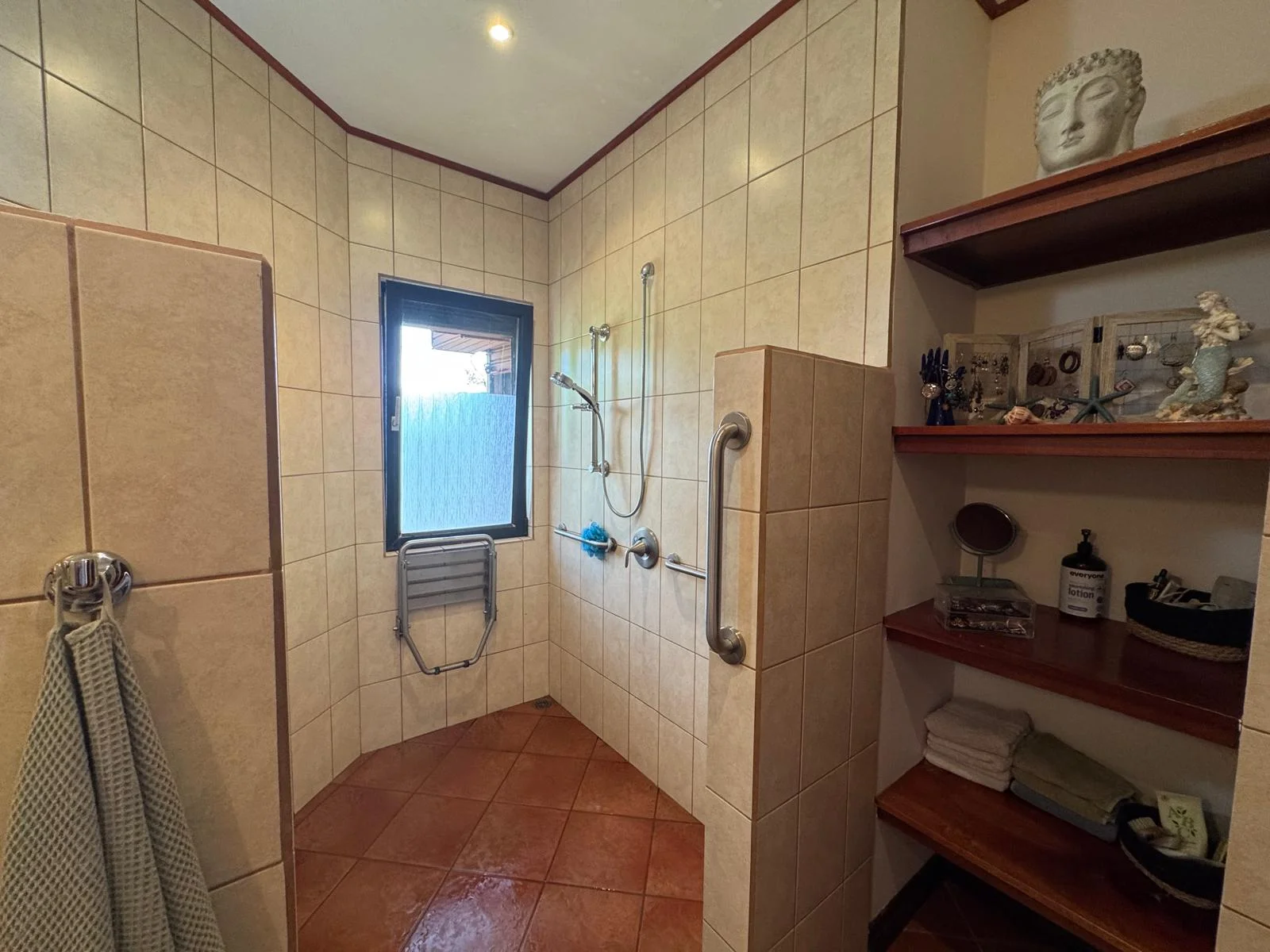 Private & Furnished 2BD/1BA Lake View Home on 1.27 Acres photo 10