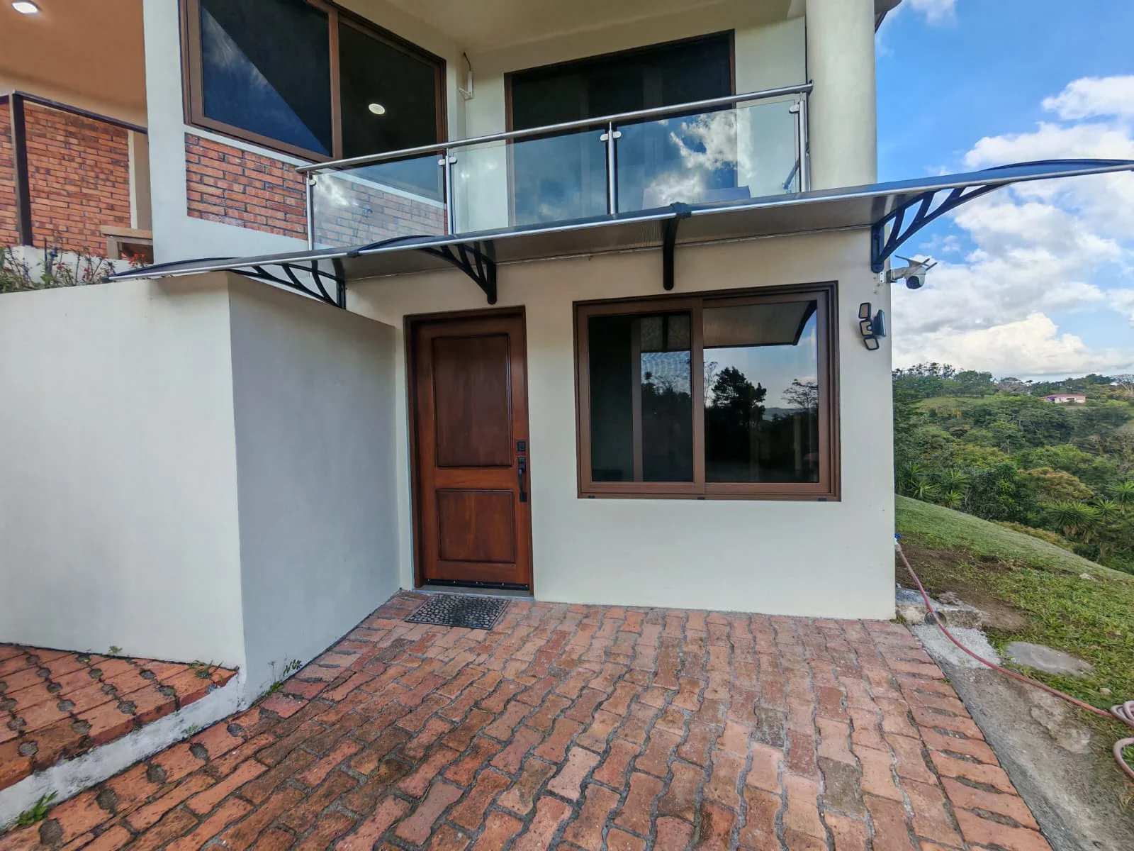 Beautiful Fully Furnished 3BD/3BA Lake & Volcano View Home photo 4