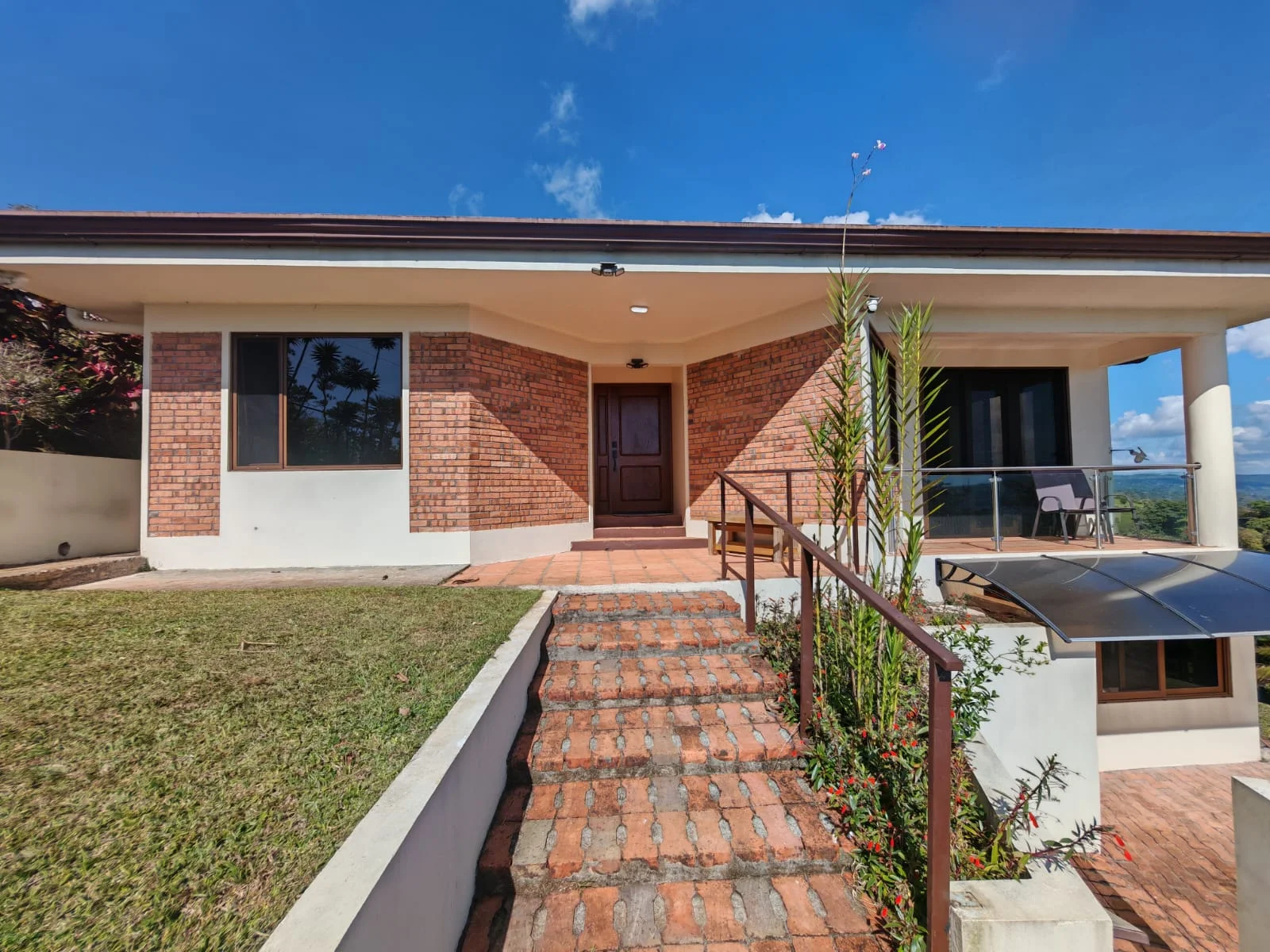 Beautiful Fully Furnished 3BD/3BA Lake & Volcano View Home photo 1