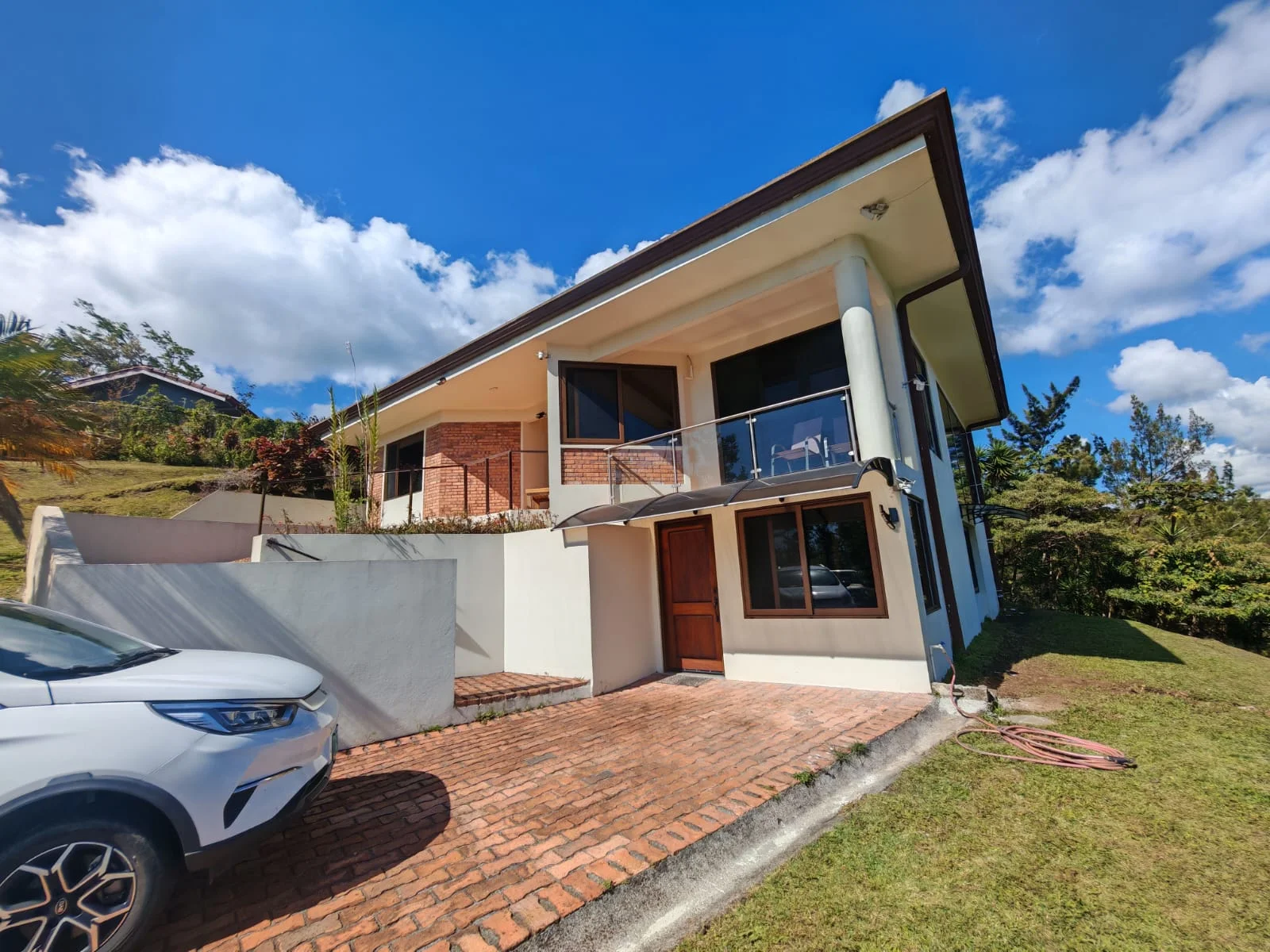 Beautiful Fully Furnished 3BD/3BA Lake & Volcano View Home photo 2