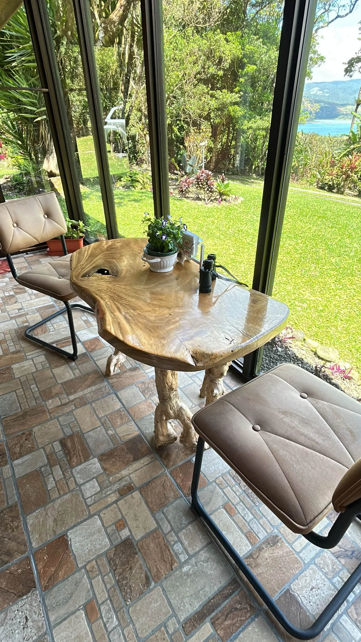 Peaceful 3BD / 2BA Home on 12164 m² (3.01 Acre) with Lake & Volcano Views  photo 6