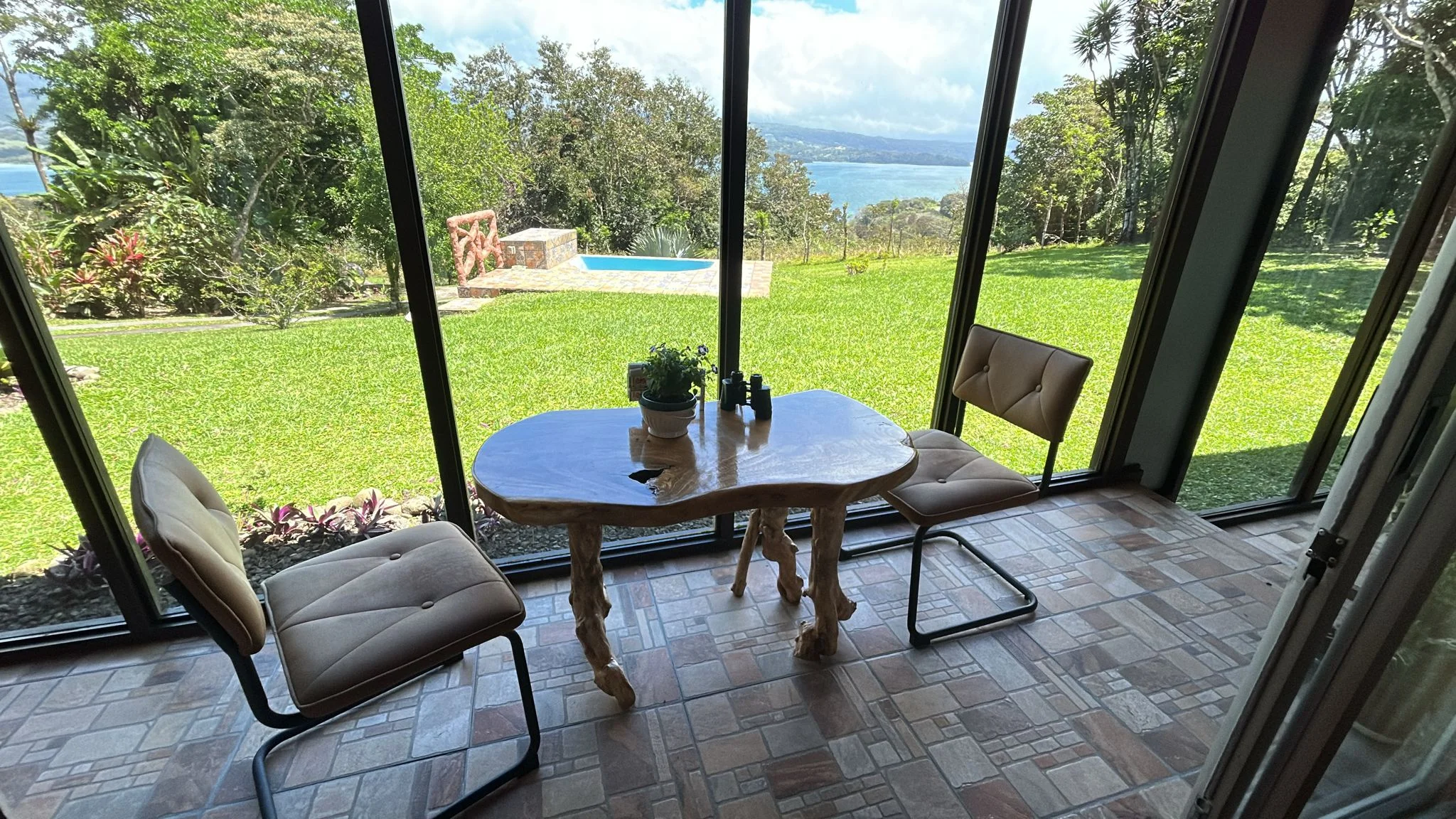 Peaceful 3BD / 2BA Home on 12164 m² (3.01 Acre) with Lake & Volcano Views  photo 5