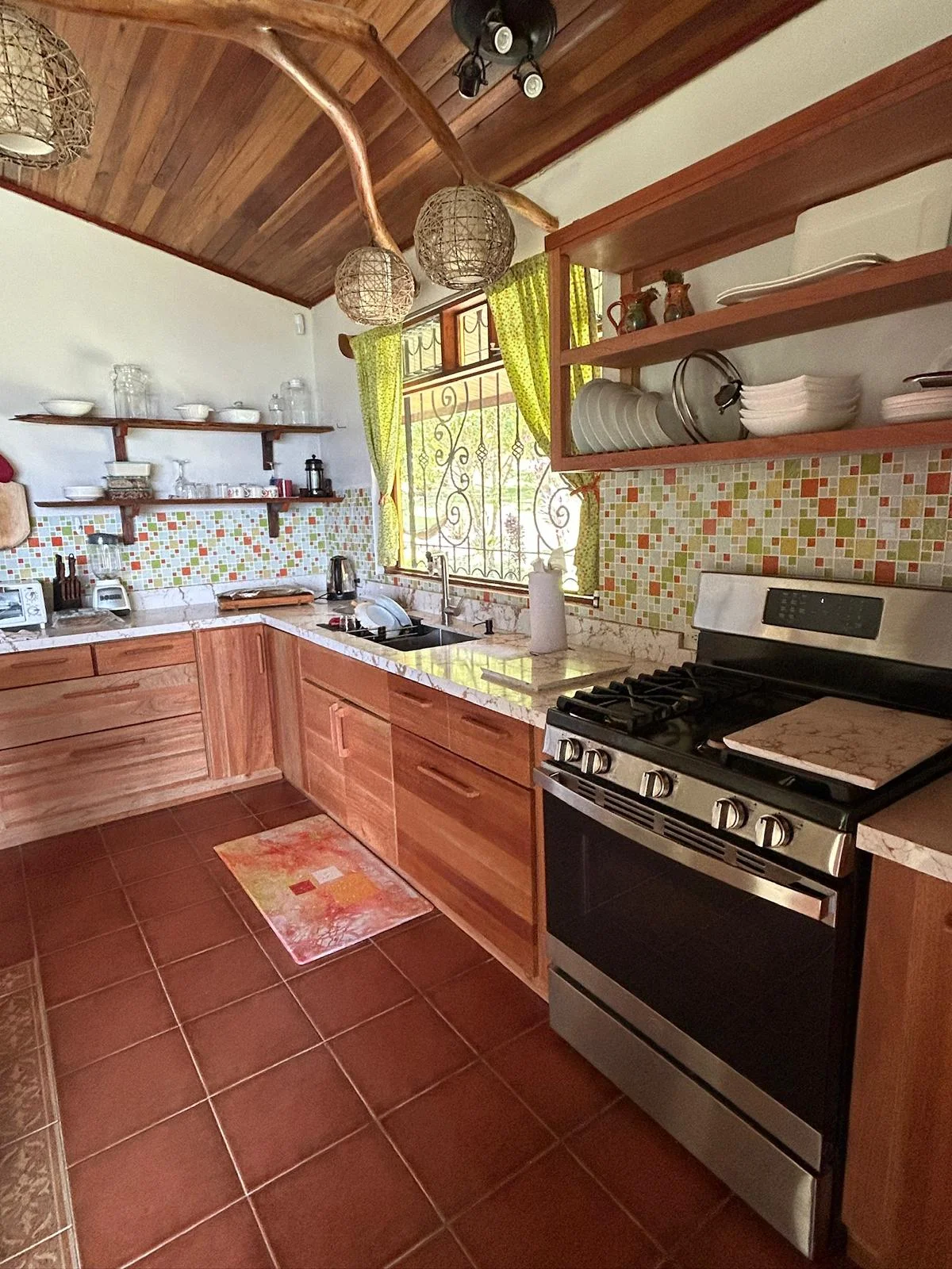 Peaceful 3BD / 2BA Home on 12164 m² (3.01 Acre) with Lake & Volcano Views  photo 15