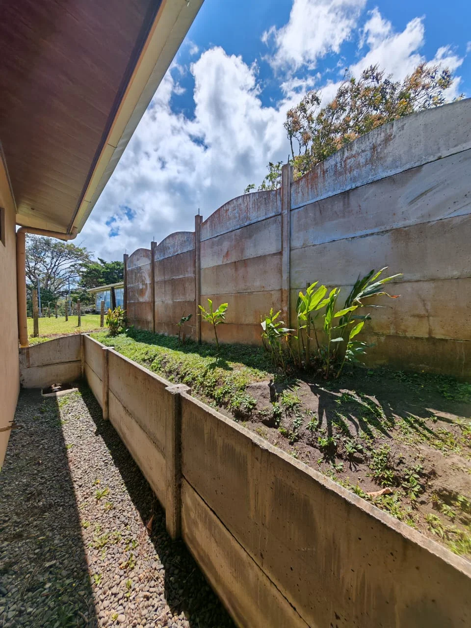 Lovely 3BD/2BA Home on 0.25 Acres with Security & Fruit Trees in Tronadora photo 31