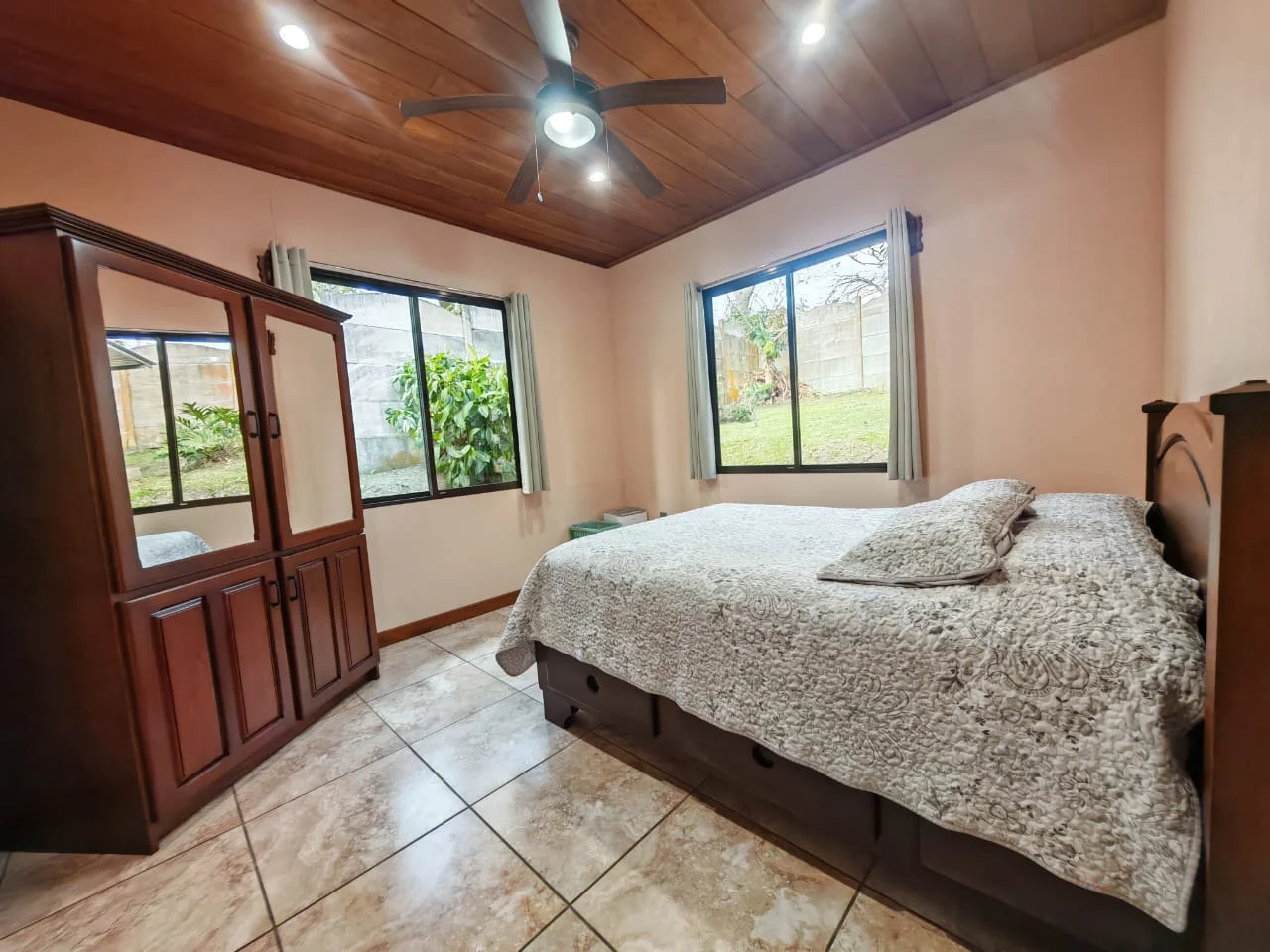 Lovely 3BD/2BA Home on 0.25 Acres with Security & Fruit Trees in Tronadora photo 26