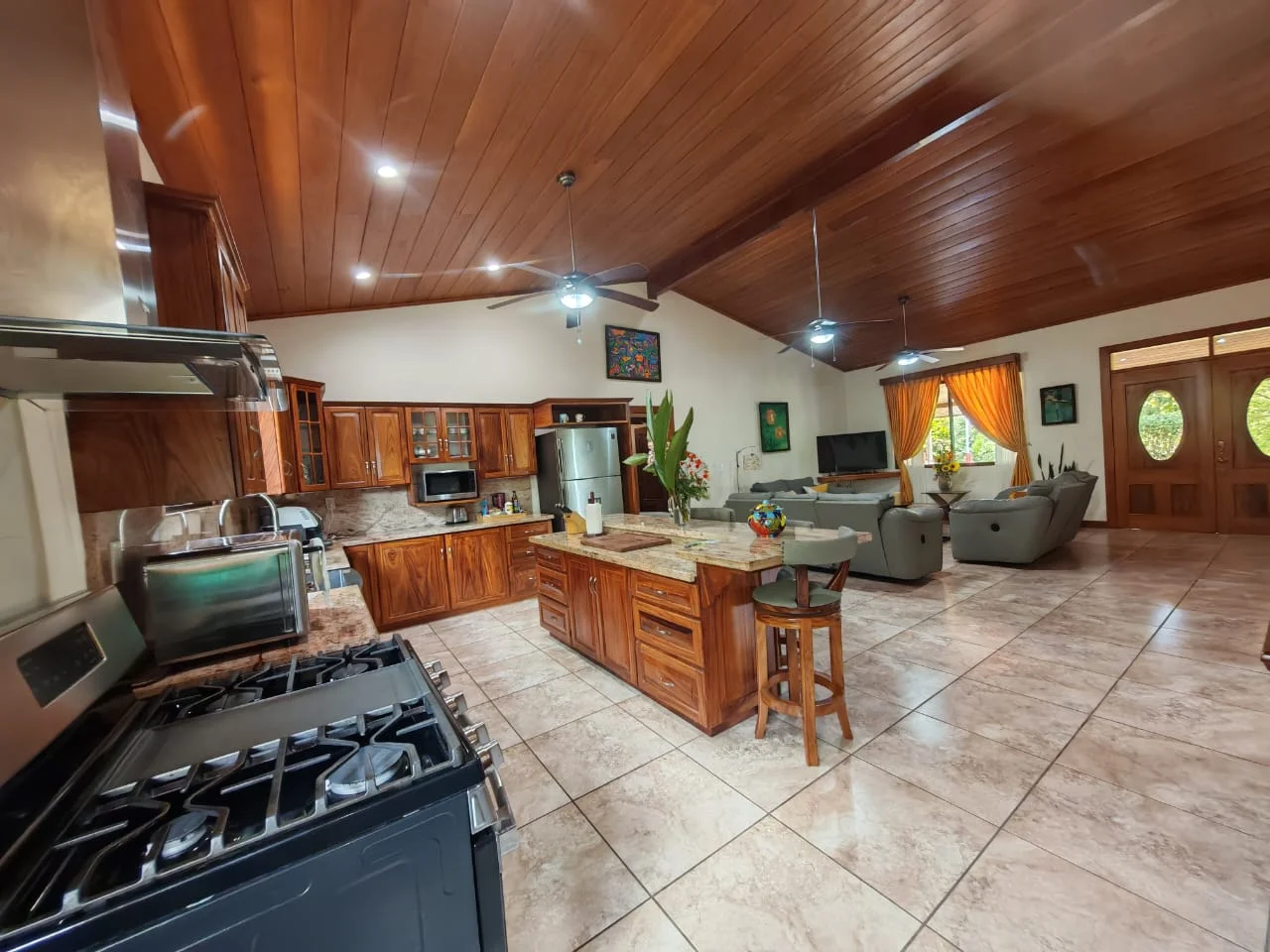 Lovely 3BD/2BA Home on 0.25 Acres with Security & Fruit Trees in Tronadora photo 12