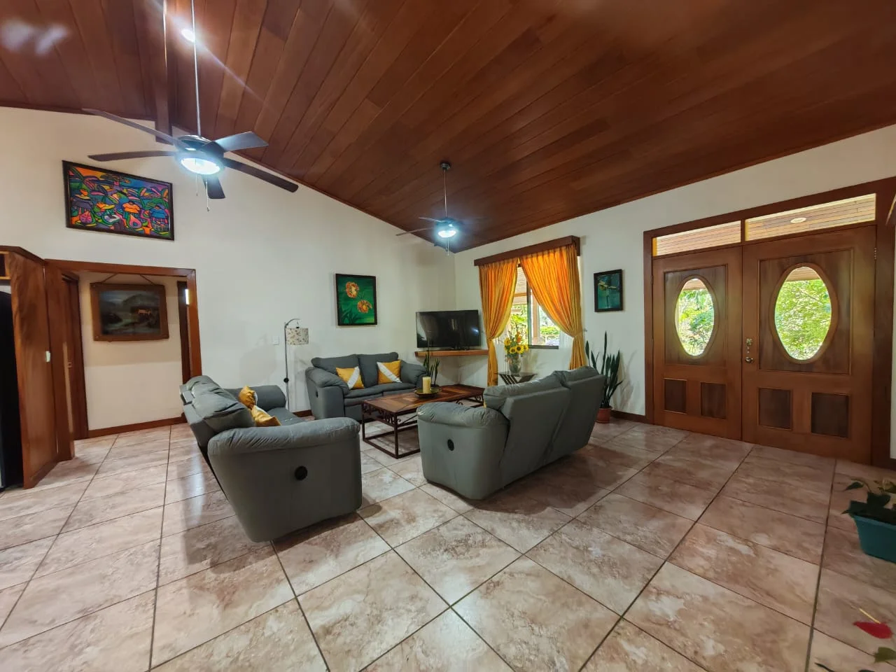 Lovely 3BD/2BA Home on 0.25 Acres with Security & Fruit Trees in Tronadora photo 9