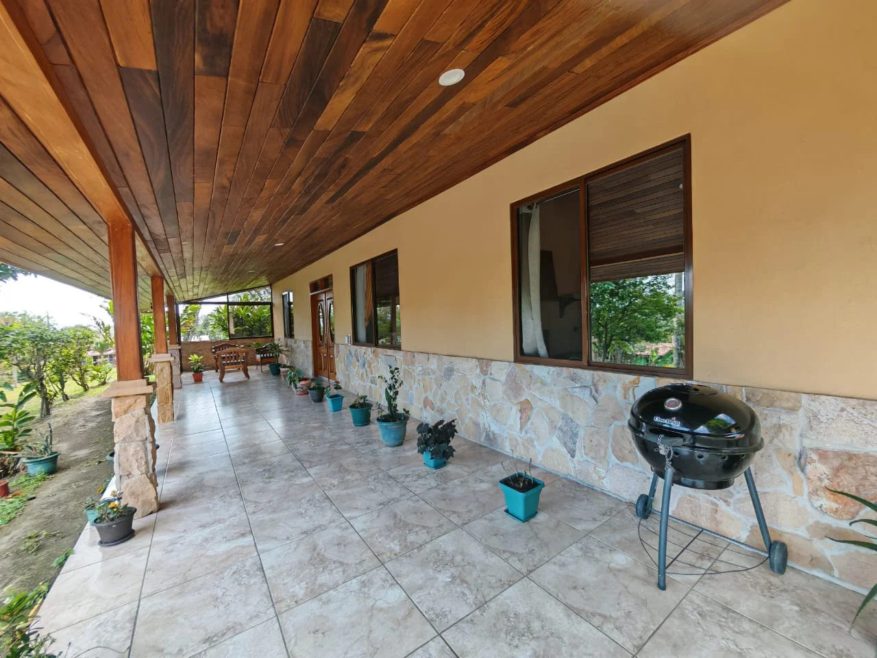 Lovely 3BD/2BA Home on 0.25 Acres with Security & Fruit Trees in Tronadora photo 6