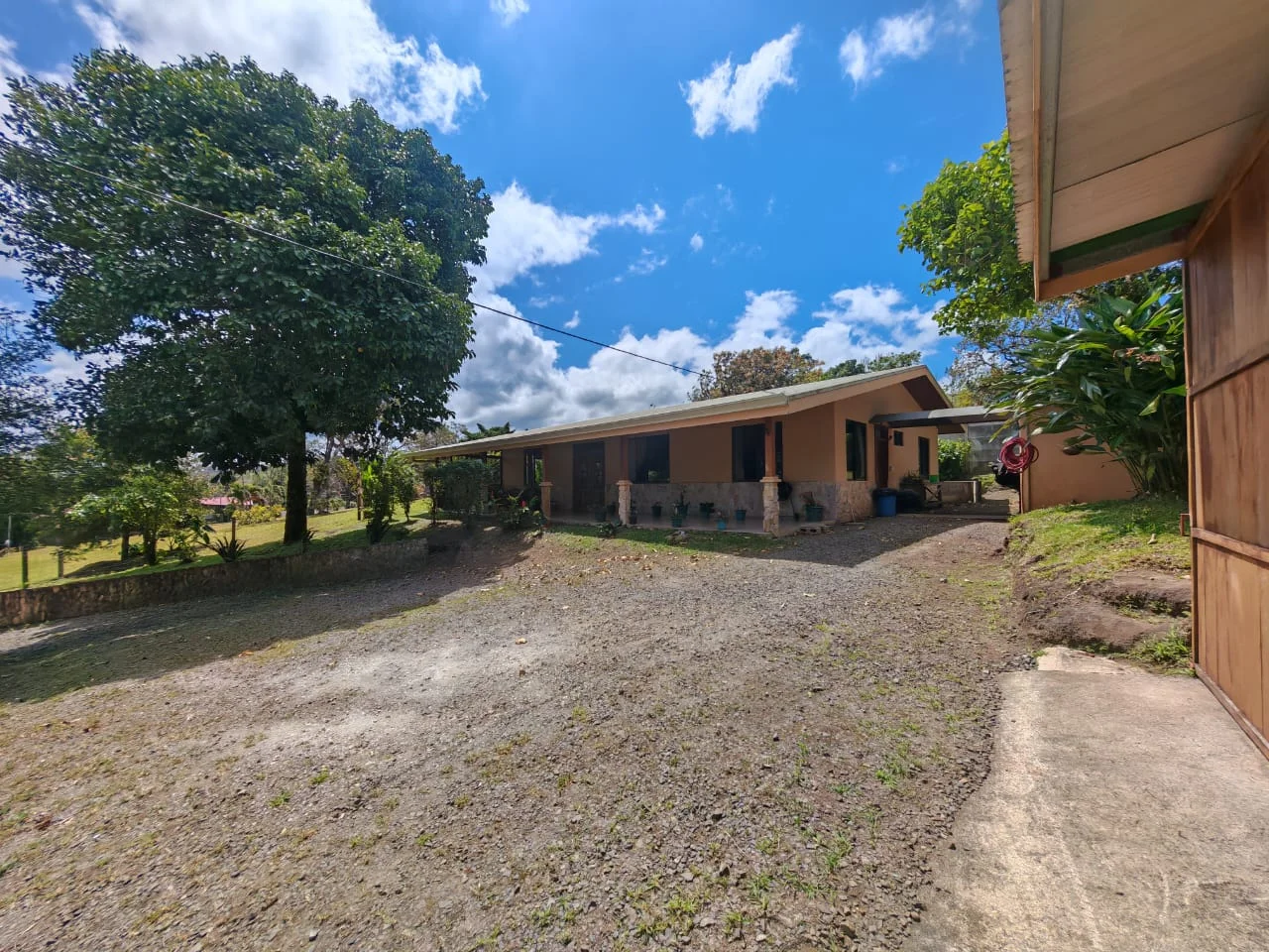 Lovely 3BD/2BA Home on 0.25 Acres with Security & Fruit Trees in Tronadora photo 2