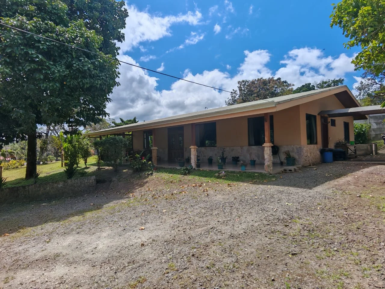 Lovely 3BD/2BA Home on 0.25 Acres with Security & Fruit Trees in Tronadora photo 3