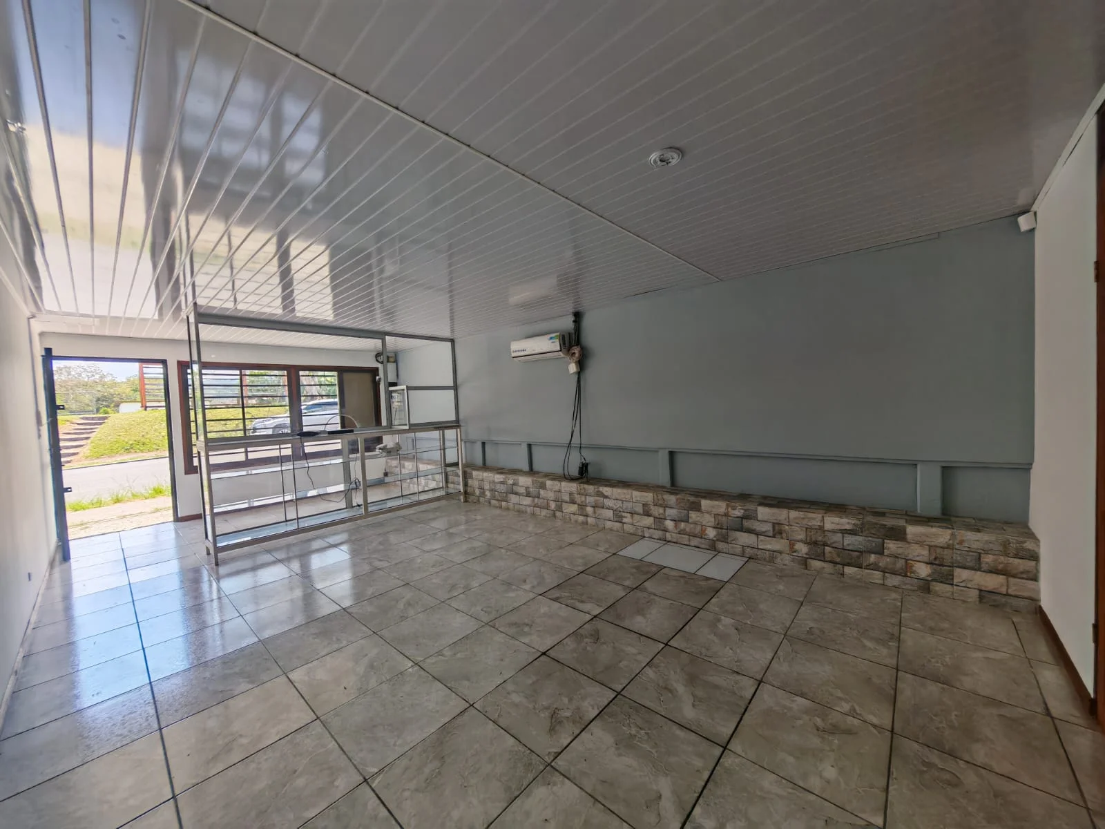 Commercial Opportunity – 3 Rental Units with Separate Entrances In Tronadora photo 5
